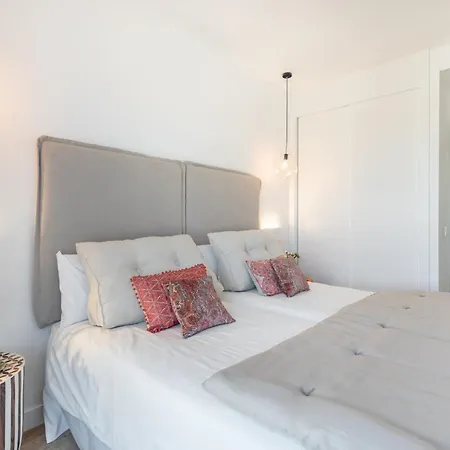 Apartament Skyline 8 Pool & Parking Free *